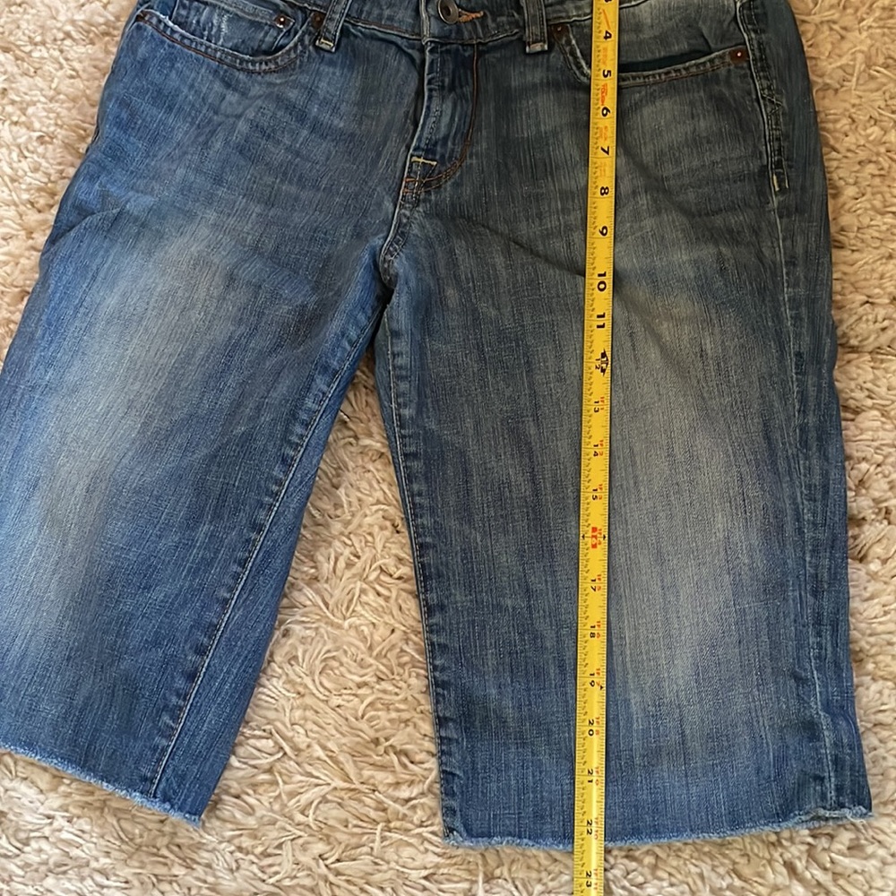 Lucky Brand 🍀 Sweet-N-Low Loose Raw Hem Denim Bermuda Shorts, Size 8/29 - Picture 10 of 16